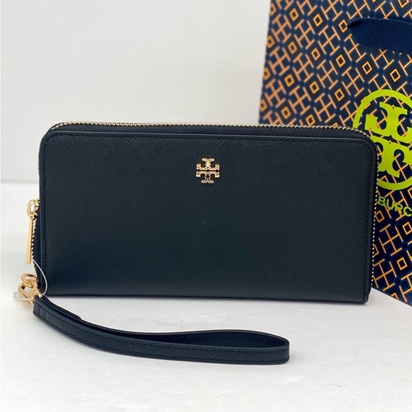 Tory Burch Emerson Large
Continental Wallet
Wristlet - Picture 11 of 14